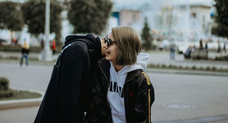 Мне 15. Стоит ли встречаться с неверующей девушкой?