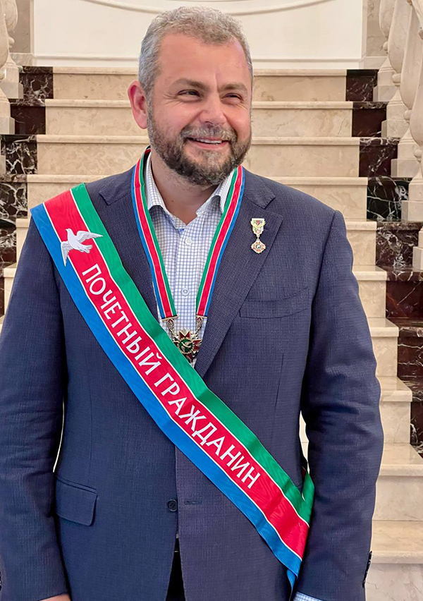 Главврач и директор больницы святителя Алексия Алексей Заров стал почетным гражданином Горловки