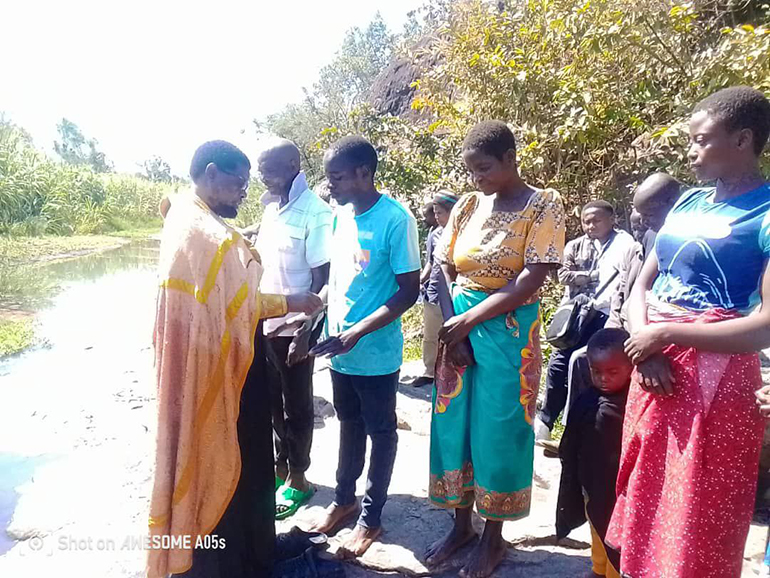 Еще 10 человек из племени манганджа в Малави крестились в православную веру