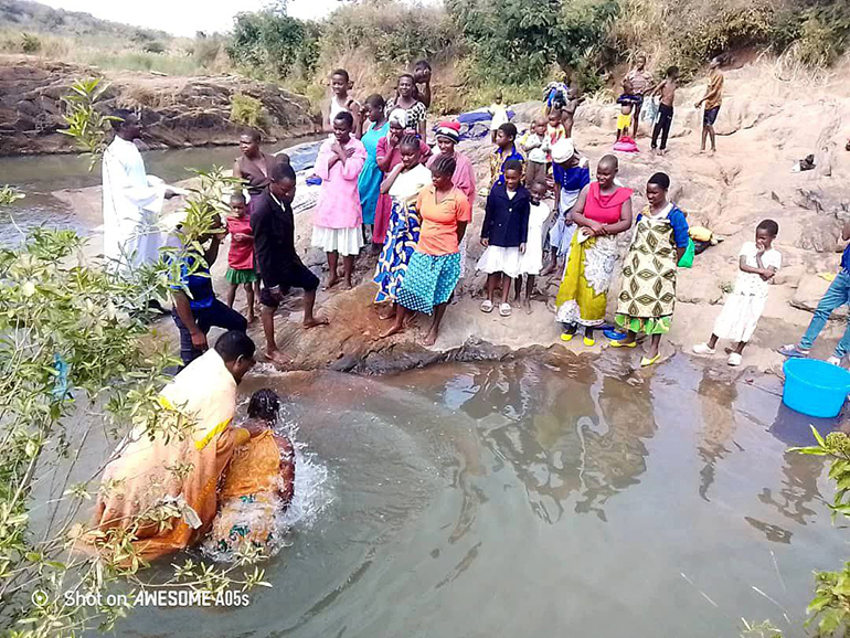 На двух приходах в Малави в общей сложности крестили 42 человека