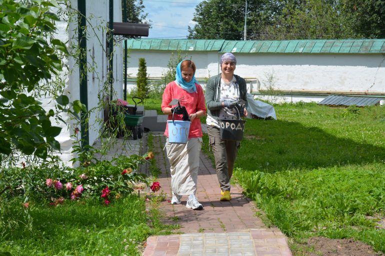 Сотрудники ФССП России приняли участие в благоустройстве Феодоровского монастыря