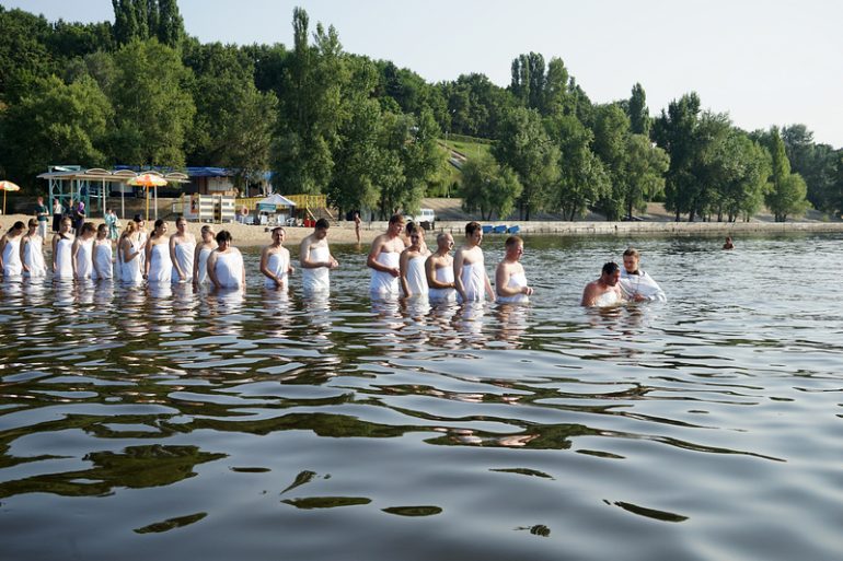 Как Русь крестится сегодня