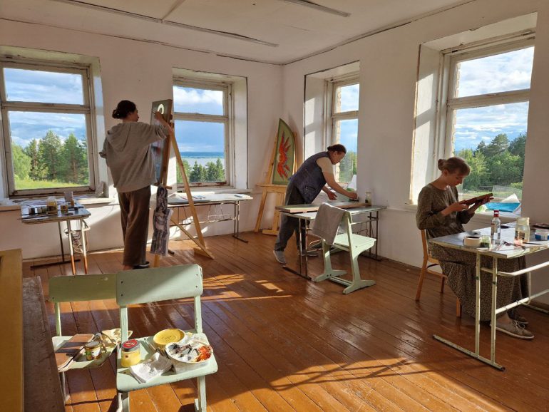 Студенты ПСТГУ пишут иконы для возрождающегося храма в Костромской области