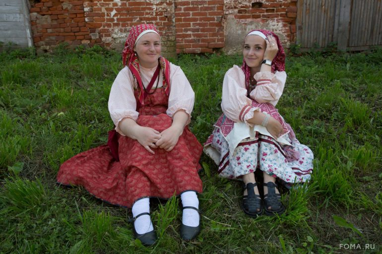Первая архиерейская литургия за 100 лет, гиды-ангелы и икона, спасенная на кладбище: в старинном ярославском селе прошел фестиваль «А Курба будет жить!»