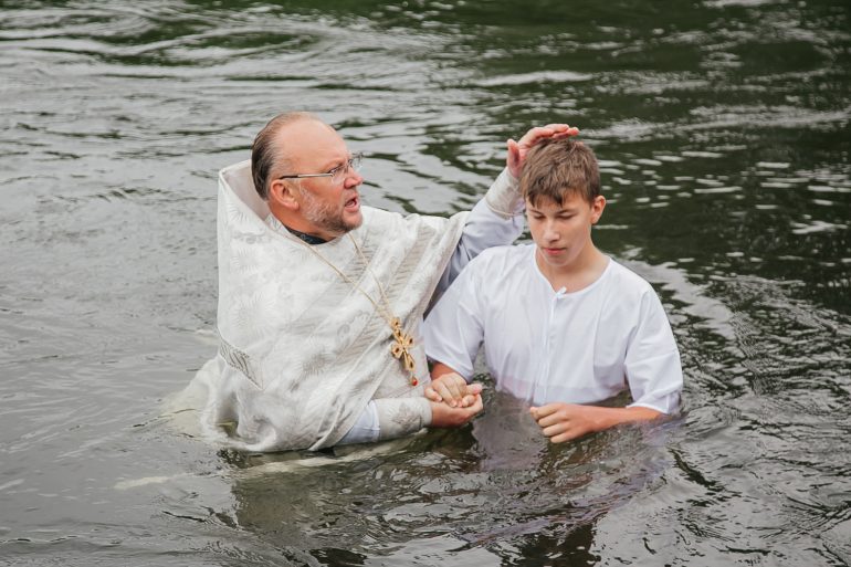 Как Русь крестится сегодня