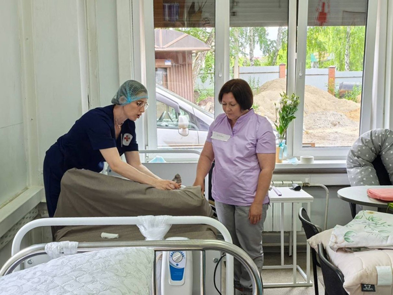 В Иркутске больница святителя Алексия начала готовить медсестер по уходу