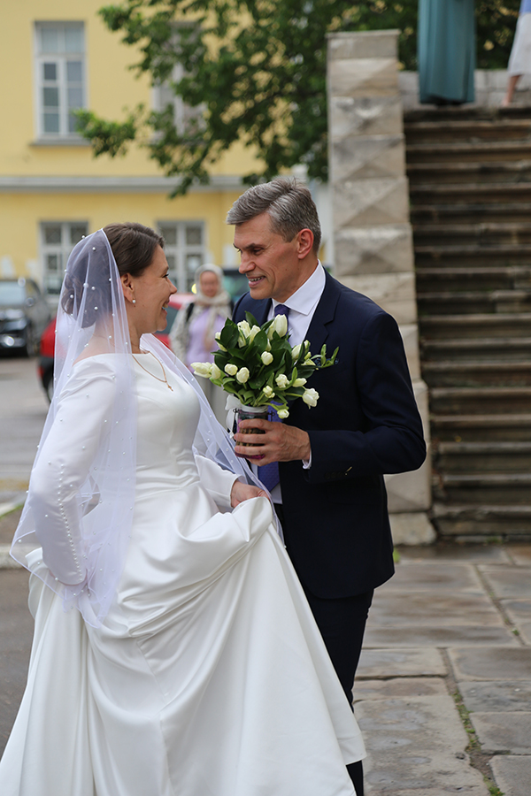 Одинокие волонтеры находят свою вторую половинку в центрах помощи зоны конфликта: а есть пары, которые отправляются помогать вместо свадебного путешествия