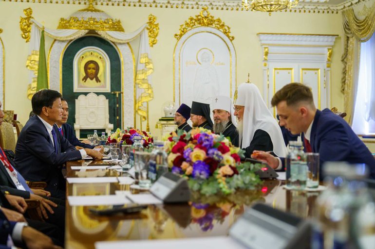 Патриарх Кирилл поблагодарил Президента Лаоса за регистрацию в стране православного прихода