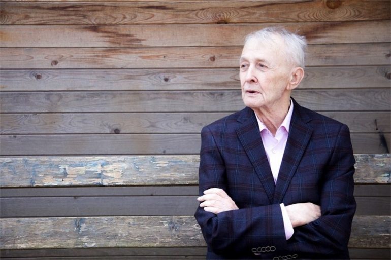 «Морозным вздохом белого пиона». Исповедальное стихотворение поэта, которого крестил новомученик