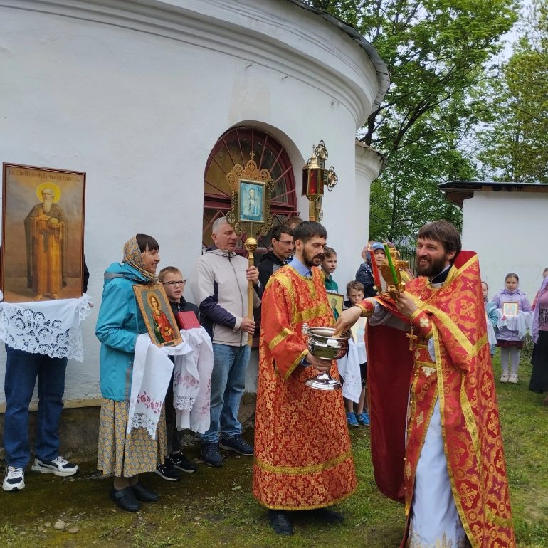 Зачем один юродивый кидал в другого кочан капусты