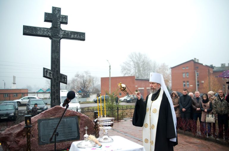«Морозным вздохом белого пиона». Исповедальное стихотворение поэта, которого крестил новомученик