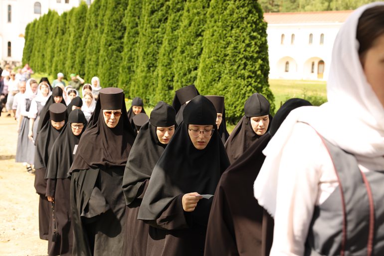 Николо-Сольбинскому монастырю подарили старинный список иконы Божией Матери «Млекопитательница»
