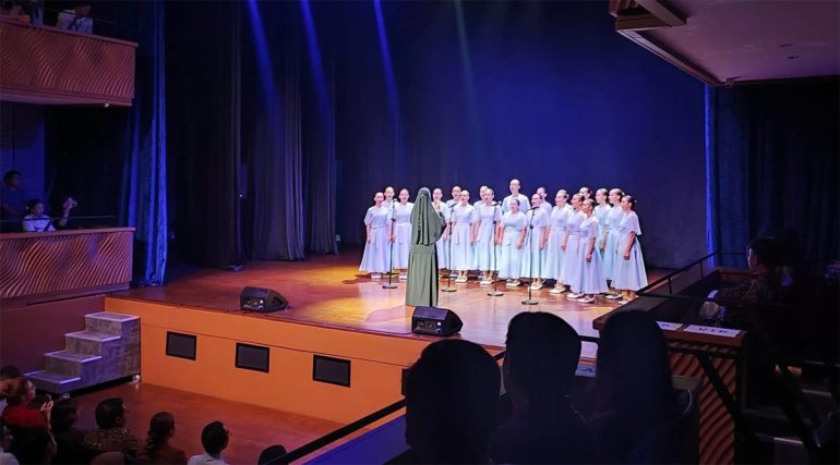 Ансамбль приюта при женском монастыре Калужской области дал концерты в Индонезии