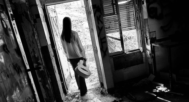«Вижу ее потухший взгляд и понимаю, что всё уже не так, как раньше». Как преодолеть кризис в браке?