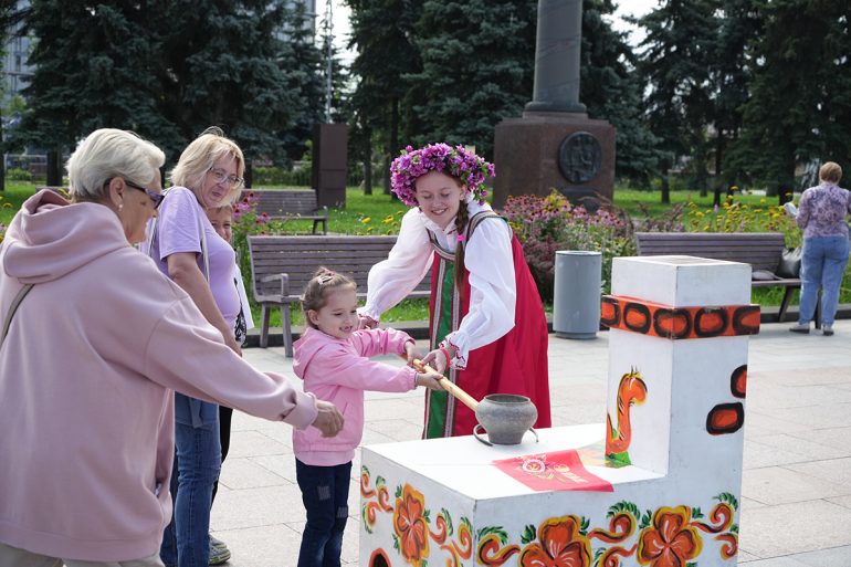 День Победы, Витус Беринг и две тонны Ленинградского рассольника: фестиваль «Русское поле» порадовал новыми площадками и рекордами