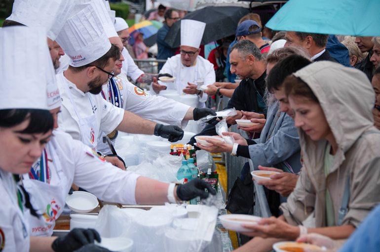 День Победы, Витус Беринг и две тонны Ленинградского рассольника: фестиваль «Русское поле» порадовал новыми площадками и рекордами