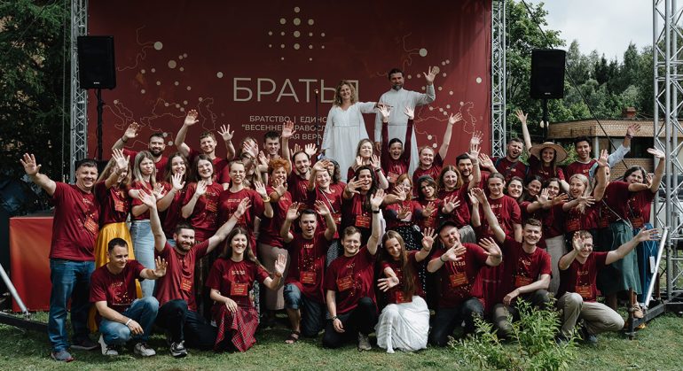 От 2 месяцев до 76 лет: в юбилейном фестивале «БРАТЬЯ» приняли участие братья и сестры во Христе из восьми стран