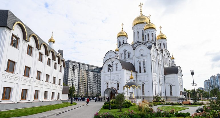 Главный храм строителей России открыли в столичном районе Останкино: при храме создан уникальный для Москвы кризисный це...