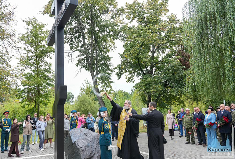 В Курске установили и освятили крест в память о жертвах фашизма