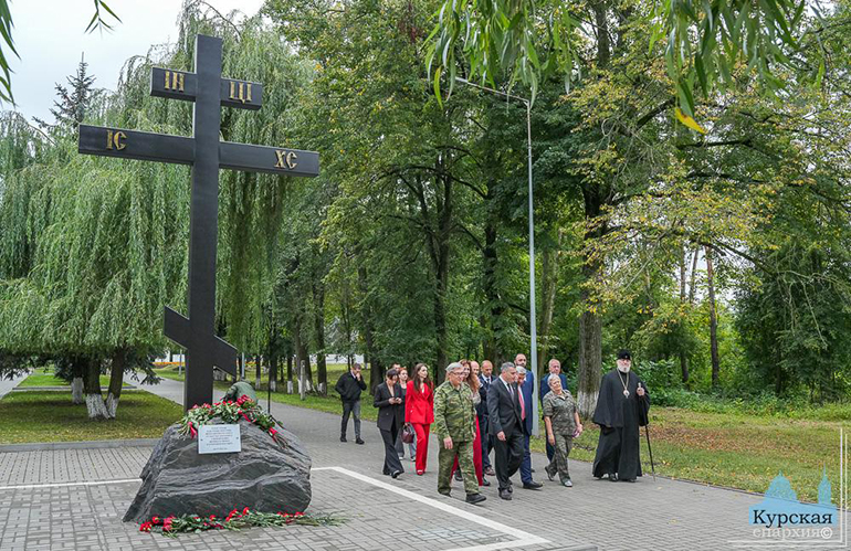 В Курске установили и освятили крест в память о жертвах фашизма