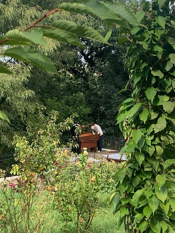 В Киево-Печерской лавре сотрудники заповедника произвели непонятные действия с мощами святых