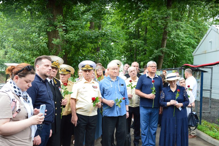 Почти 2 тысячи километров в память о святом адмирале: мощи Феодора Ушакова провезли от Москвы до Саранска, где передали их в кафедральный собор