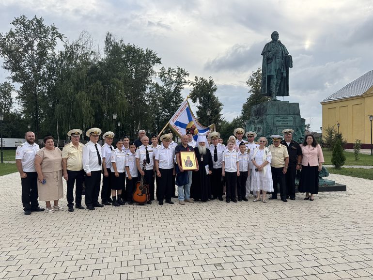 Почти 2 тысячи километров в память о святом адмирале: мощи Феодора Ушакова провезли от Москвы до Саранска, где передали их в кафедральный собор
