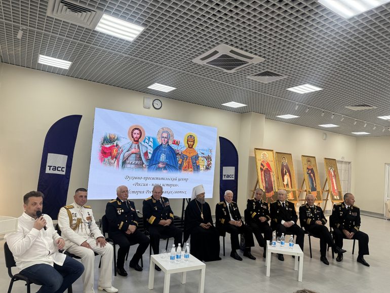 Почти 2 тысячи километров в память о святом адмирале: мощи Феодора Ушакова провезли от Москвы до Саранска, где передали их в кафедральный собор