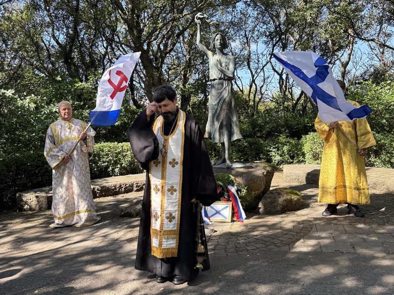 Прихожане русского храма в Рейкьявике почтили память моряков, погибших в Великую Отечественную войну