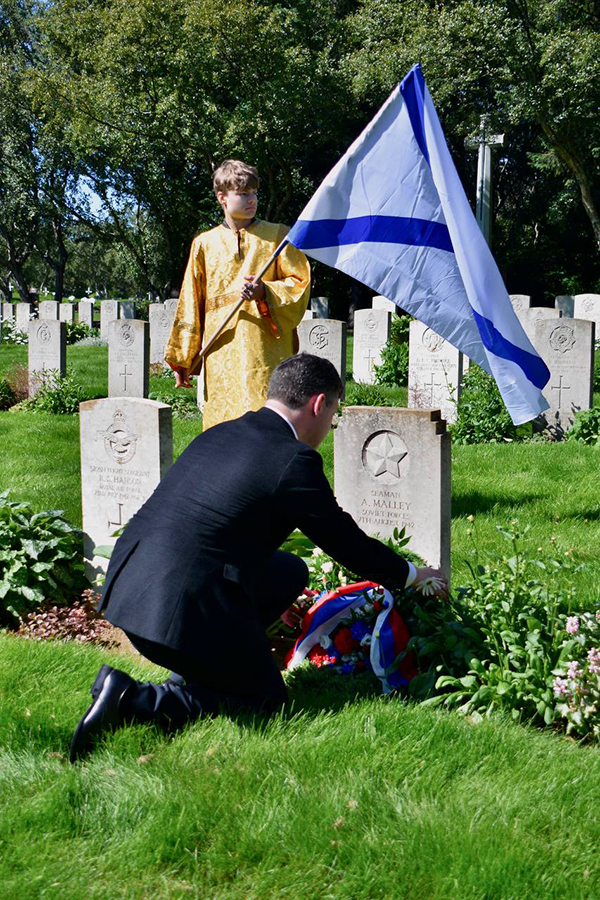 Прихожане русского храма в Рейкьявике почтили память моряков, погибших в Великую Отечественную войну