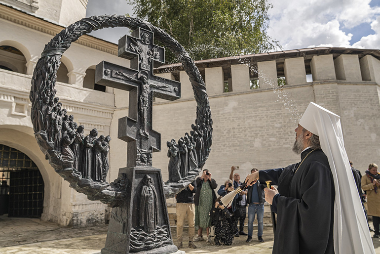 В Старицком монастыре установили памятник игумену и 124 монахам, убитым татаро-монголами