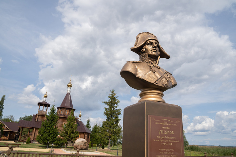 На Селигере установили памятник святому адмиралу Федору Ушакову