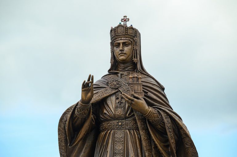 В аэропорту Пскова открыли памятник святой княгине Ольге