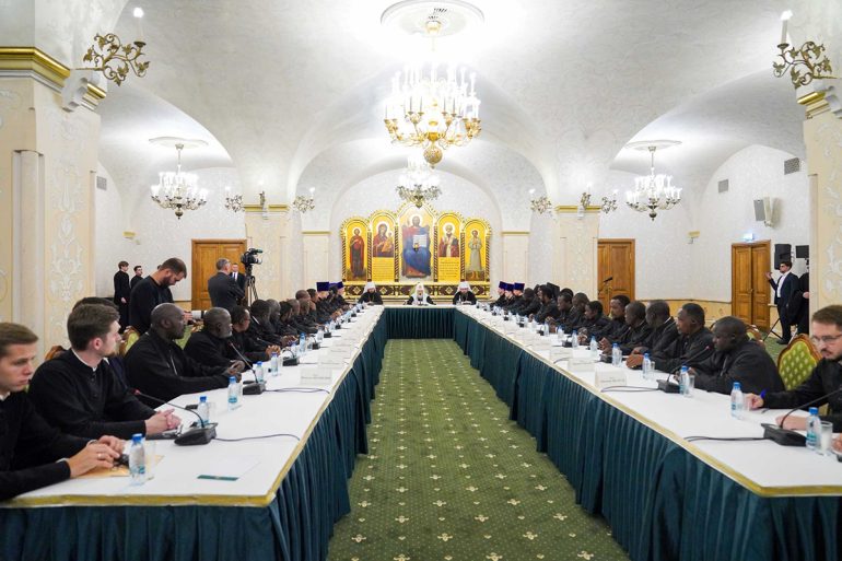 Патриарх Кирилл встретился со священниками, которые служат в Африке