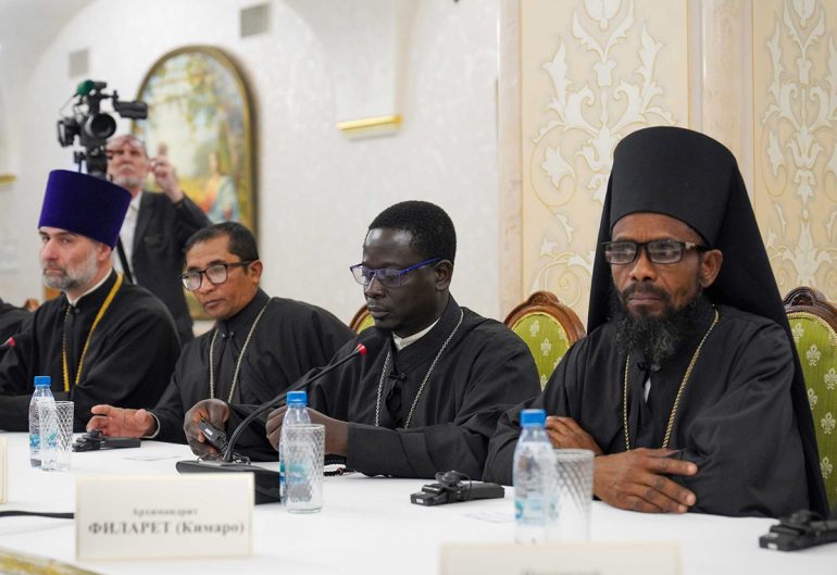 Патриарх Кирилл встретился со священниками, которые служат в Африке