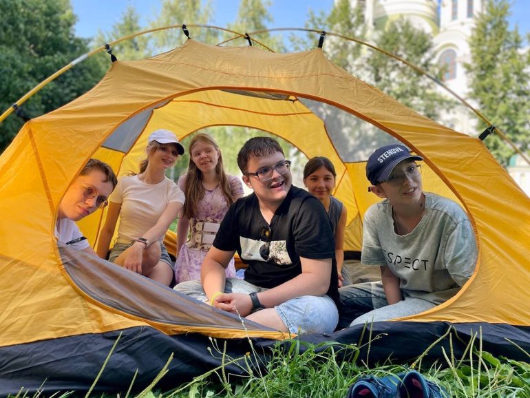 С помощью православной программы школьники из Москвы, Подмосковья и Астрахани поучились мирно преодолевать конфликты