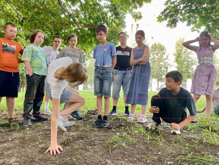 С помощью православной программы школьники из Москвы, Подмосковья и Астрахани поучились мирно преодолевать конфликты