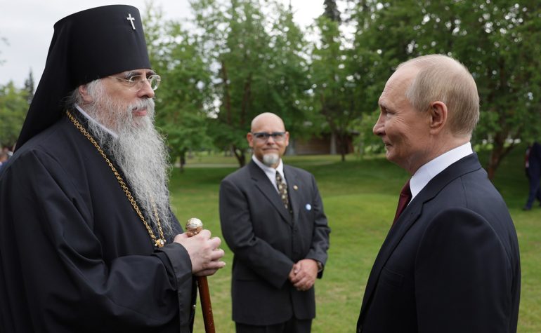 Владимир Путин подарил архиепископу Ситкинскому Алексию иконы преподобного Германа Аляскинского и Успения Богородицы