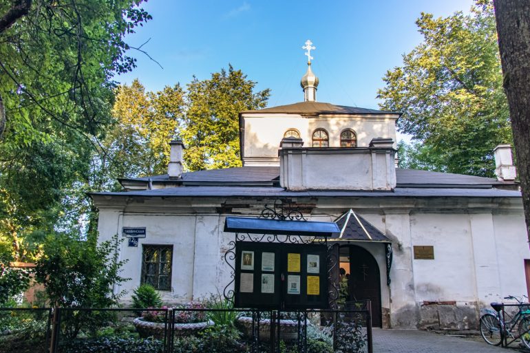 Зачем один юродивый кидал в другого кочан капусты