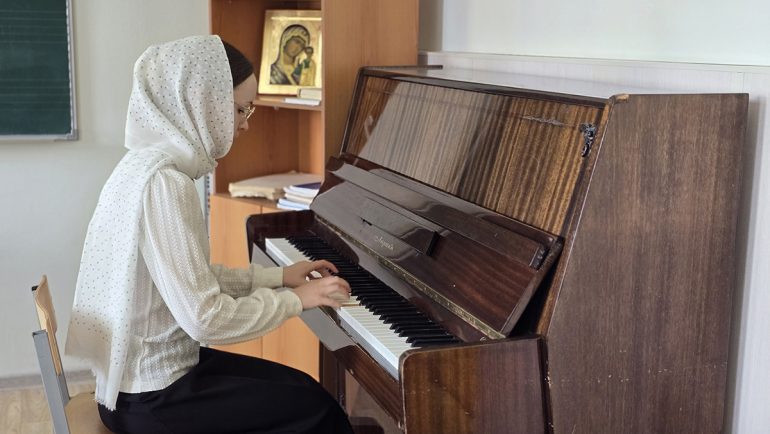 Первый православный колледж при Николо-Сольбинском монастыре принял новых студенток: поступать приехало больше 100 девушек со всей страны