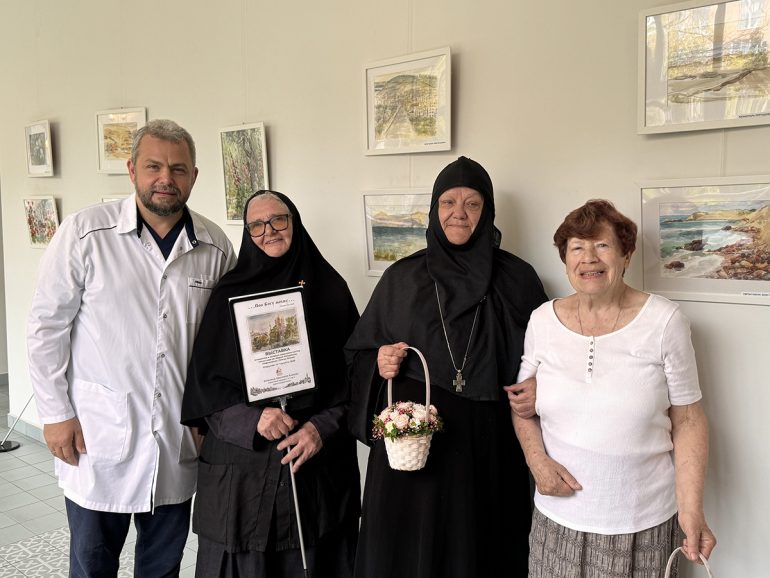 В больнице святителя Алексия показывают акварели монахинь из русского монастыря Иерусалима