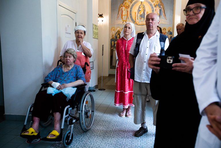 В больнице святителя Алексия показывают акварели монахинь из русского монастыря Иерусалима