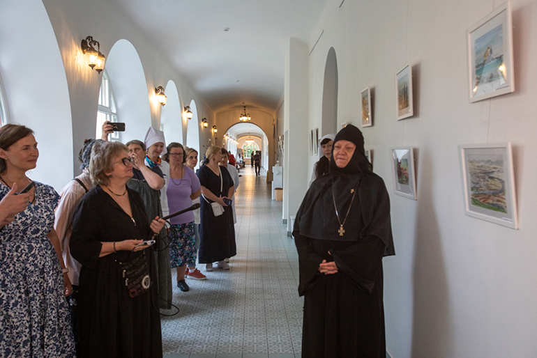В больнице святителя Алексия показывают акварели монахинь из русского монастыря Иерусалима