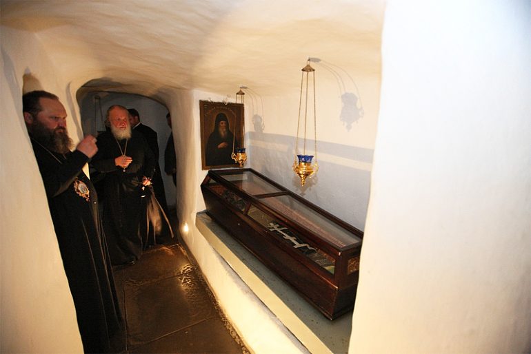 Дальние и Ближние пещеры Киево-Печерской лавры: гробницы святых, храмы и монашеские кельи под землей