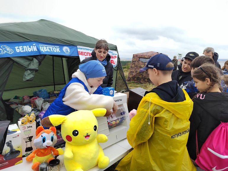 Прихожане храма Чебаркуля провели акцию «Белый Цветок» в поддержку раненых военнослужащих