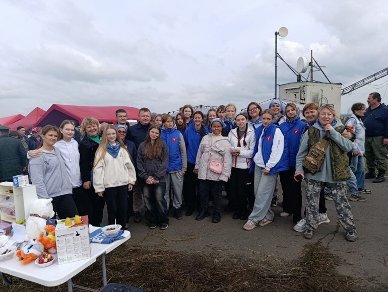 Прихожане храма Чебаркуля провели акцию «Белый Цветок» в поддержку раненых военнослужащих