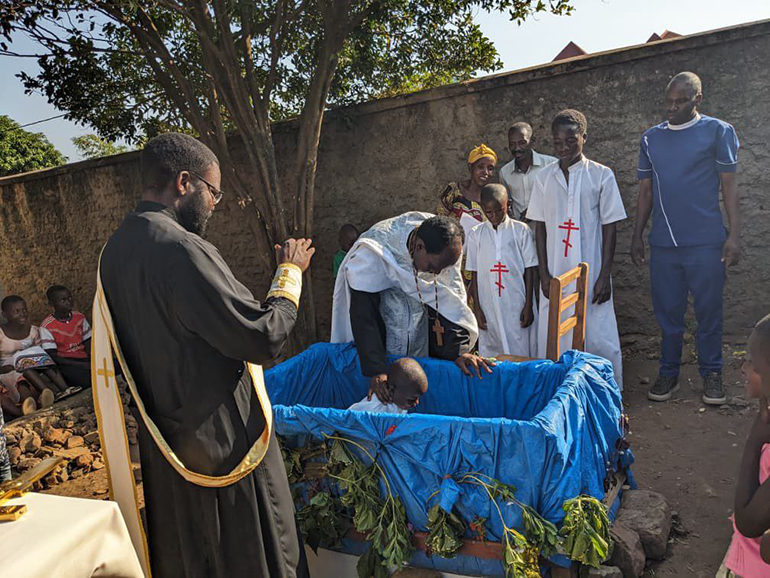На русских приходах в Бурунди и ЮАР состоялись массовые крещения