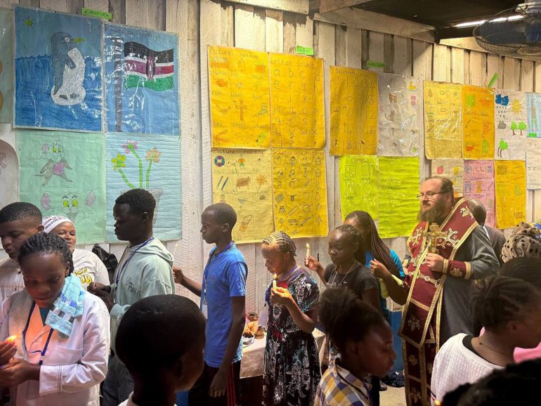 Митрополит Каирский Константин крестил на русском приходе в Найроби 40 человек