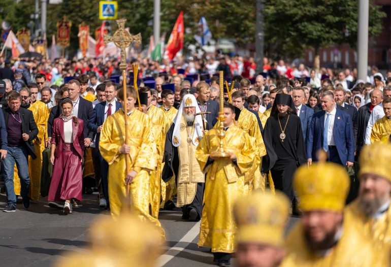 Более 40 000 человек прошли сегодня крестным ходом в честь празднования Собора Московских святых