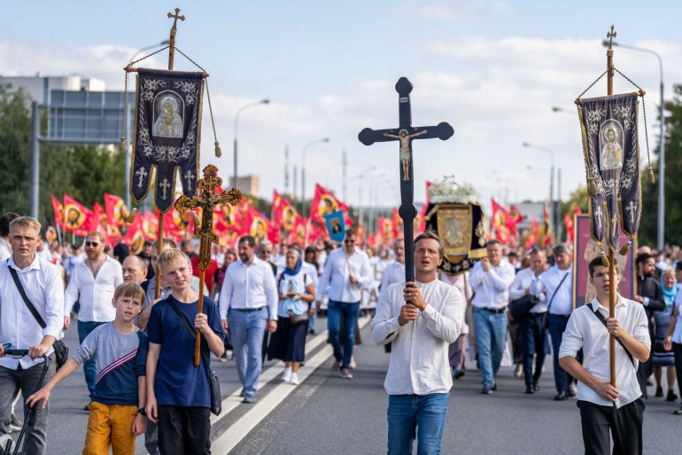 Более 40 000 человек прошли сегодня крестным ходом в честь празднования Собора Московских святых